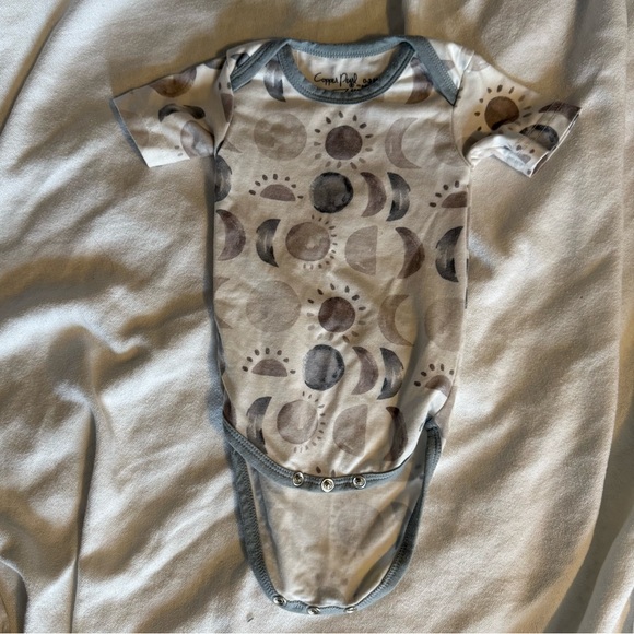 Copper Pearl Onesies - 3 new size 0-3mo, 1 gently used 3-6mo - price is for ALL - Picture 4 of 12